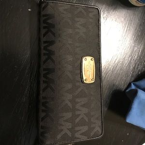 Micheal Kors Wallet / Wristlet